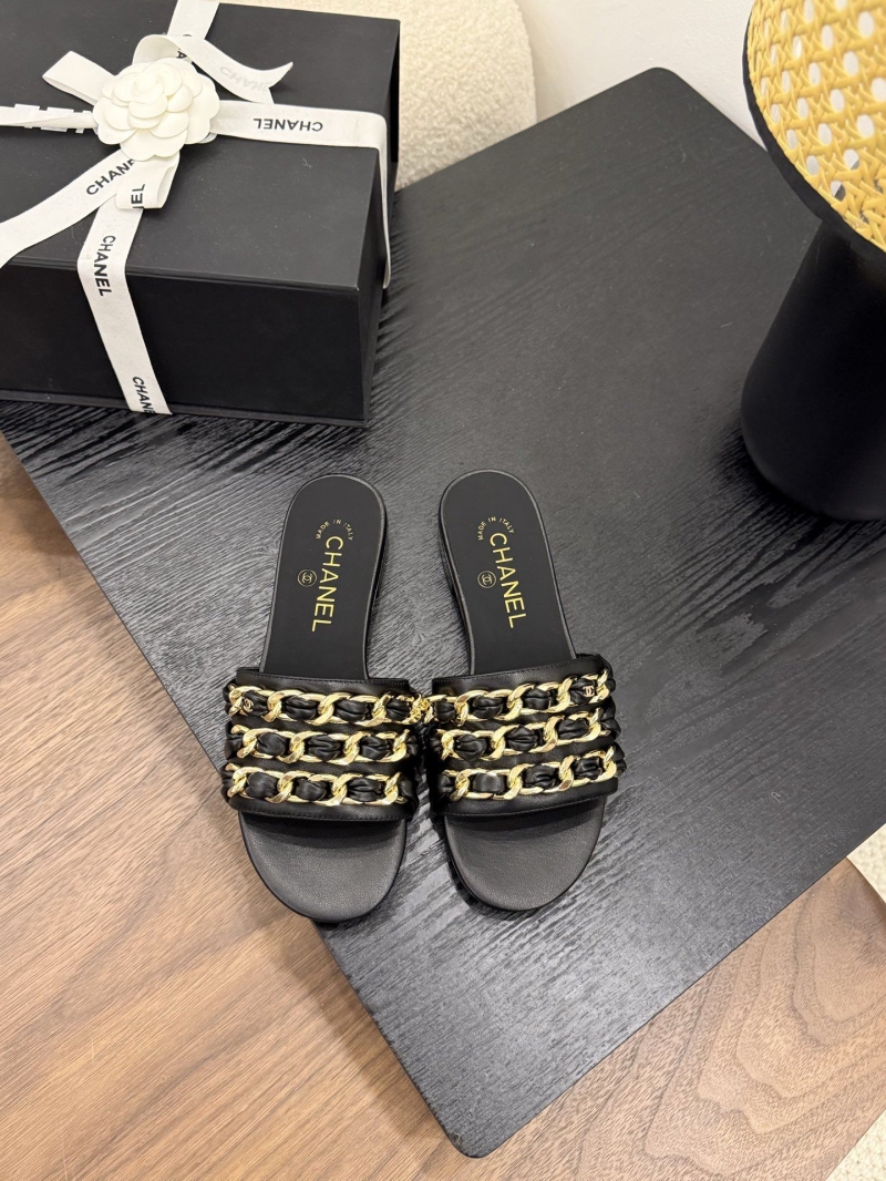 Ch**el slippers